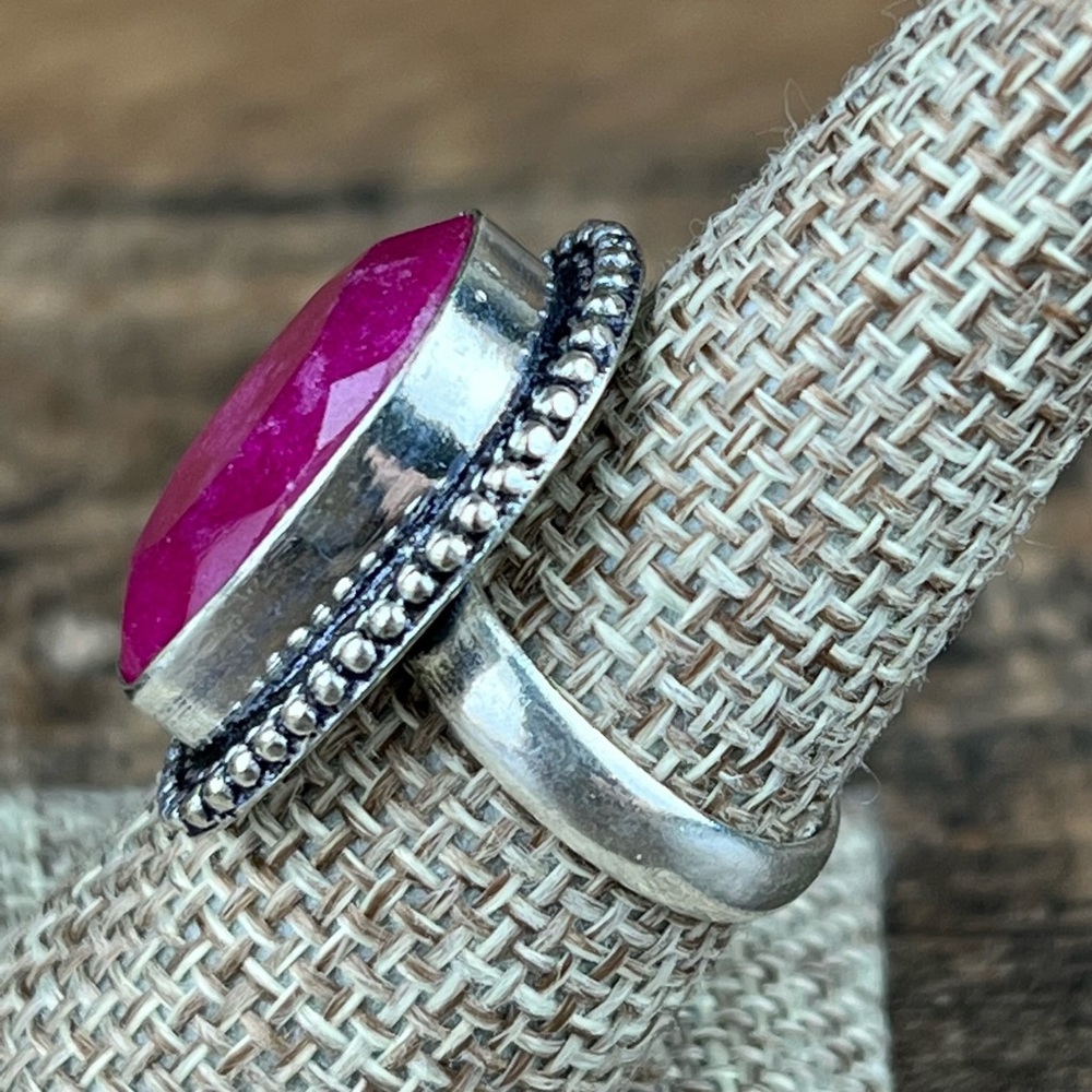 New Enhanced Ruby Faceted Stone Silver Overlay Ring Size 7.75 - Picture 5 of 10